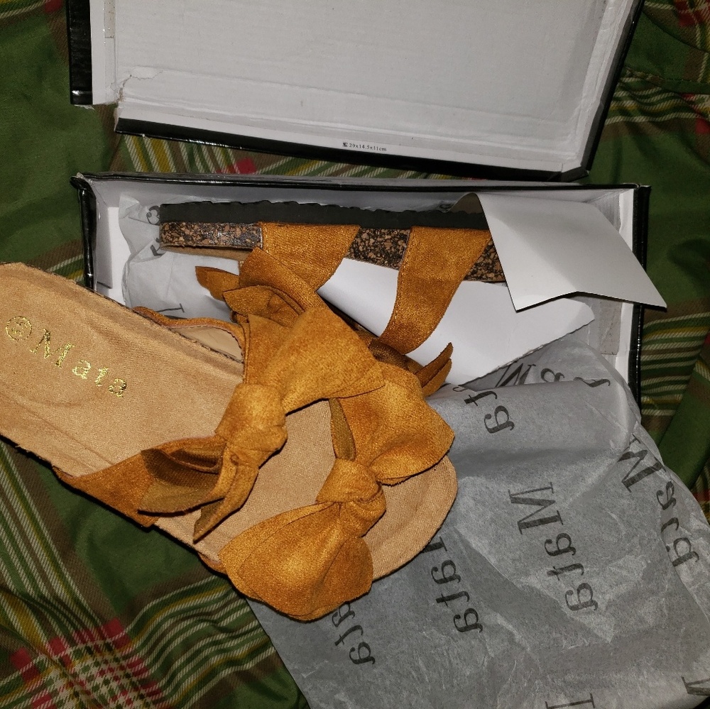 Bow sandals